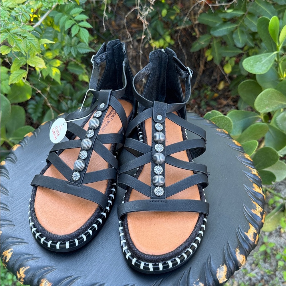 Lucky Brand Women's Korina Beaded Gladiator Sandals, size 9.5 - Picture 2 of 6